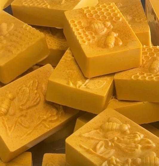 Mercivine Triple Glow   Papaya . Turmeric . Kojic Bar Soap - Melt & Pour